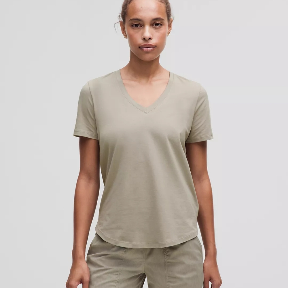 COPY - Lululemon love tee Brand new with tag size 4. Red - Picture 5 of 5